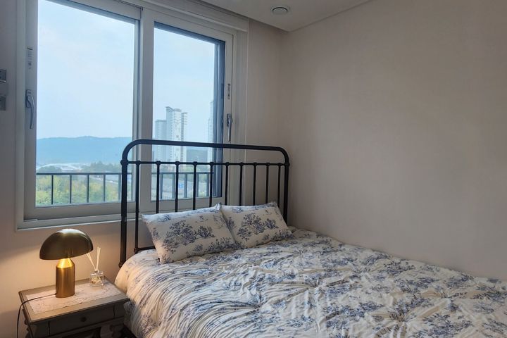 Brand-new, spacious two-room unit; parking av 8th image