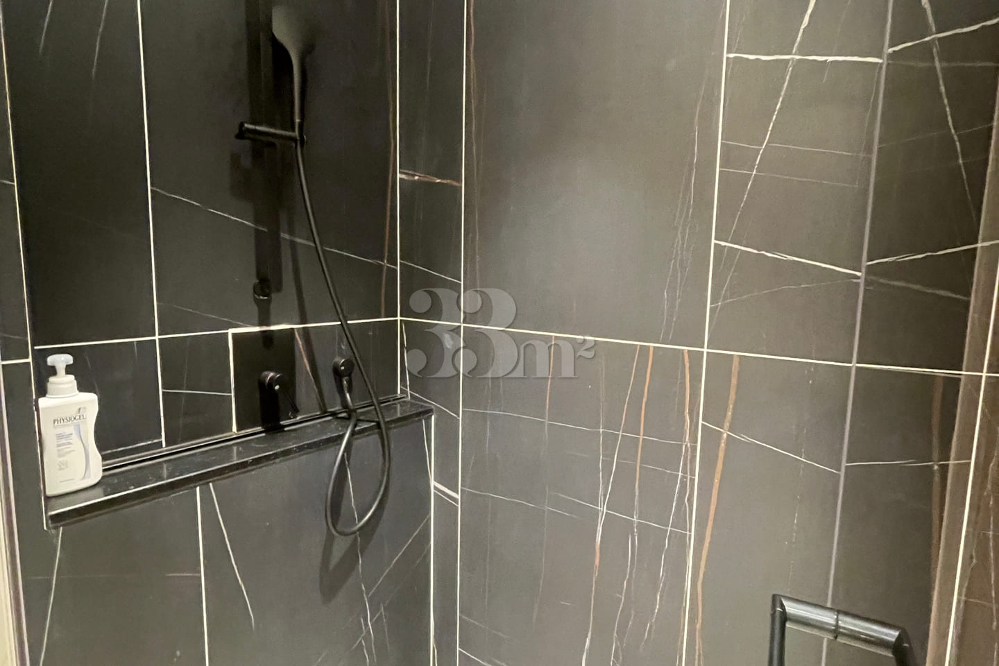 Hotel-style, fully-equipped Le Pied 10th image