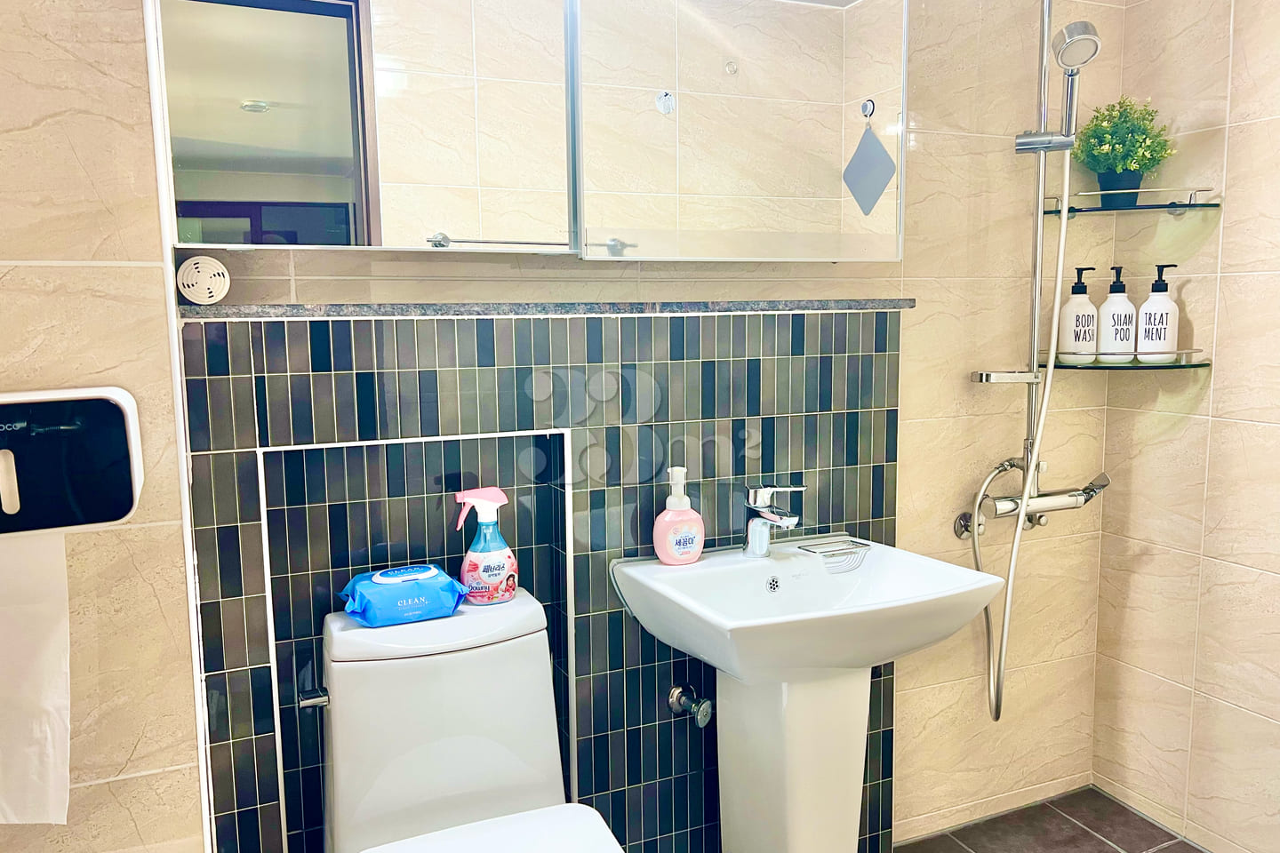 3-Room Home Adjacent to a Park in Samsan, Uls 16th image
