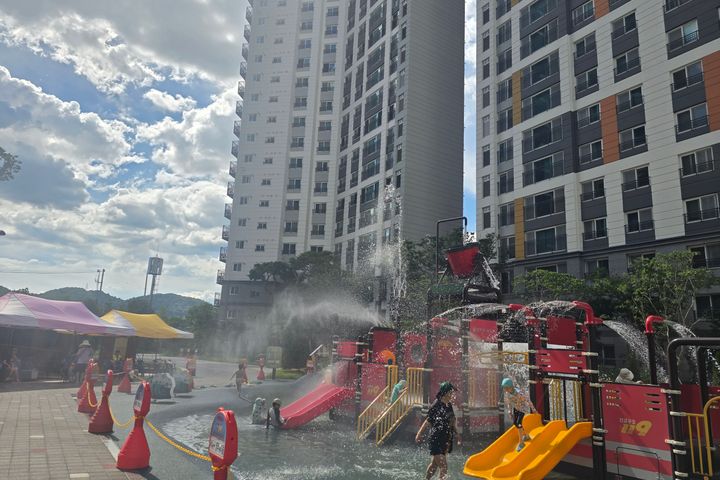 Newly built, fully furnished unit near Seodae 17th image