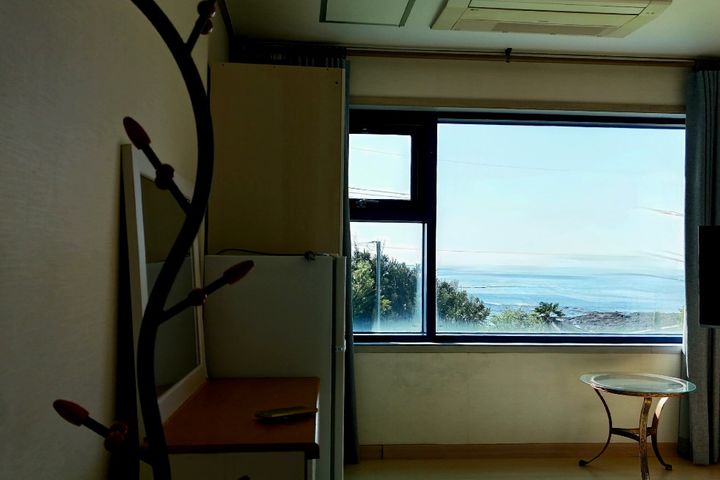 Room 203 with a nice ocean view 4th image