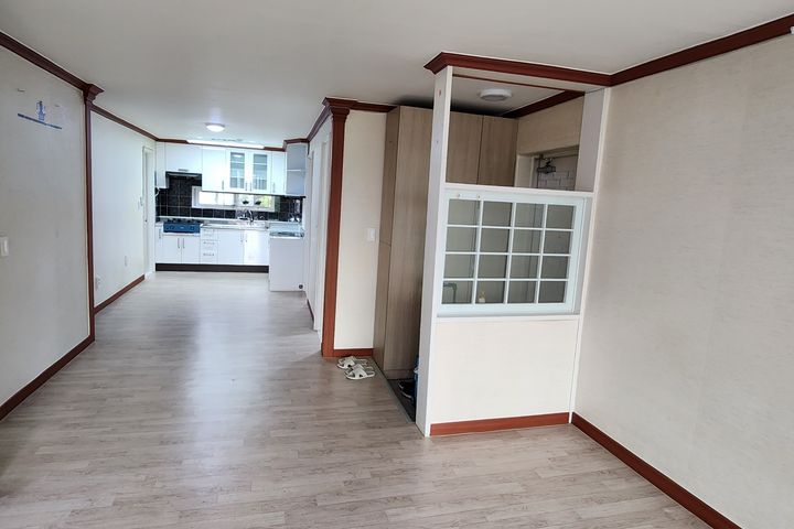 Spacious and Bright 32-Pyeong Home in Dongduc 3th image