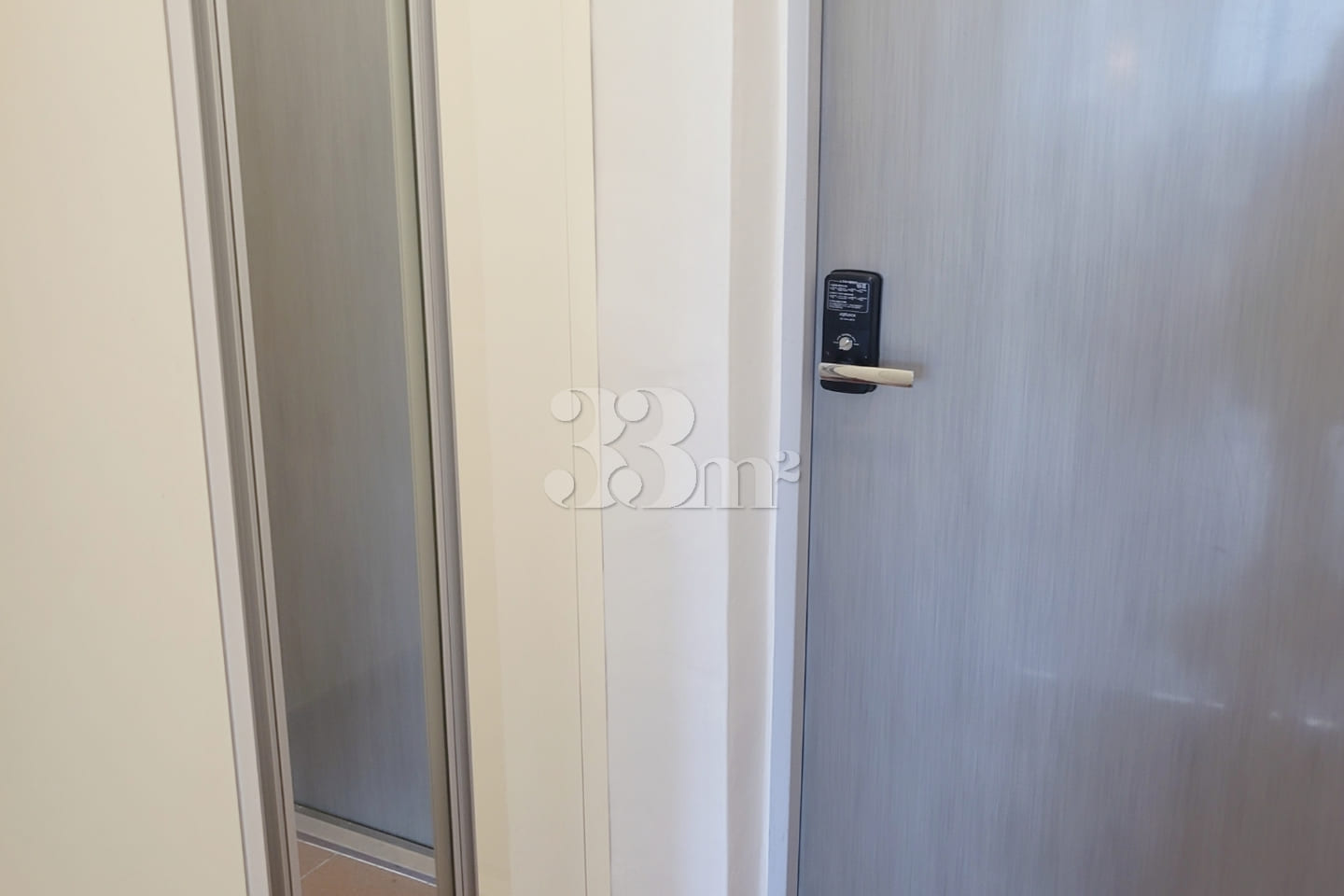 Spacious room, stylish room, close to the sta 15th image
