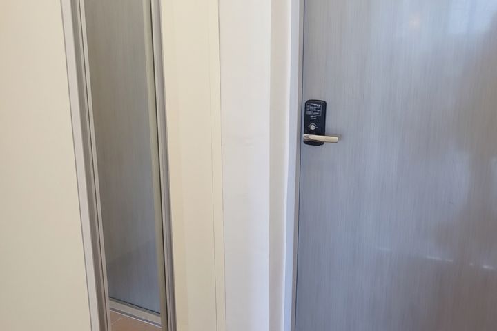 Spacious room, stylish room, close to the sta 15th image