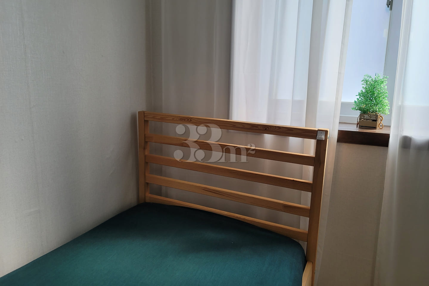 4. Fully renovated, 2 rooms with good natural 3th image