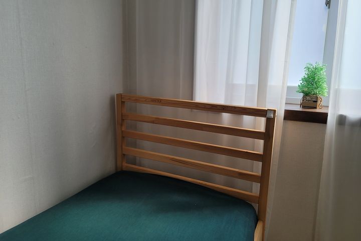 4. Fully renovated, 2 rooms with good natural 3th image