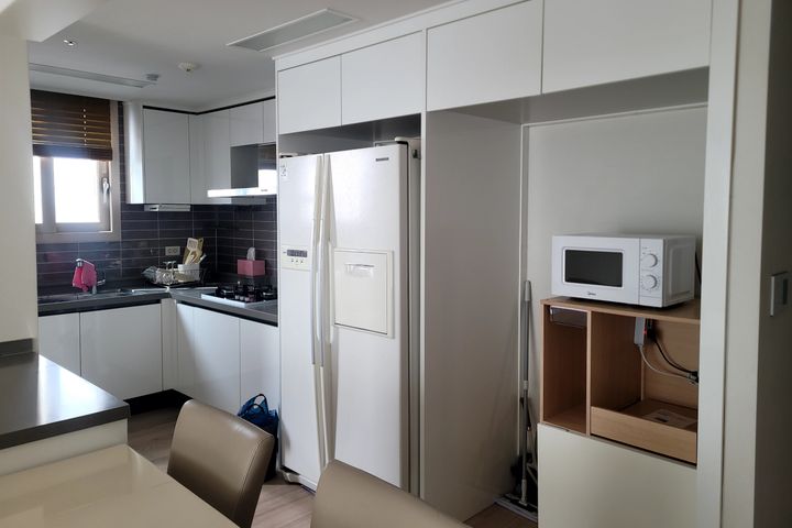 Newly built apartment within walking distance 3th image