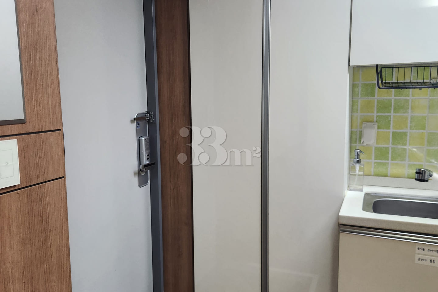 Studio apartment with separate room/balcony 3th image