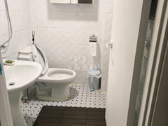 Spacious, pristine room (no noise from floors 18th image