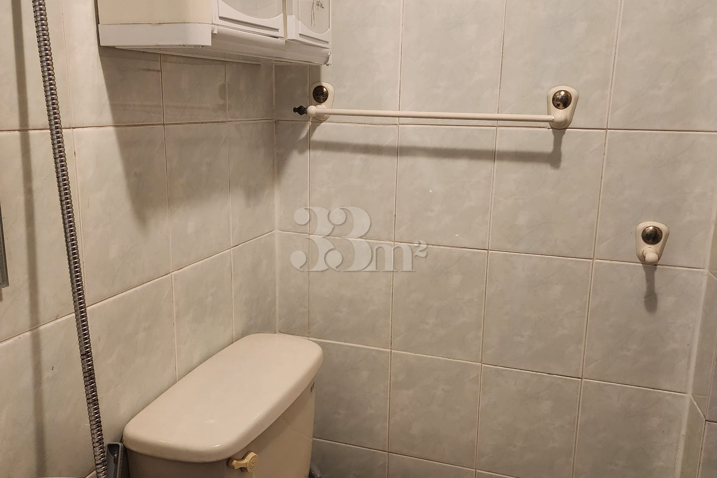 Room 402 5th image
