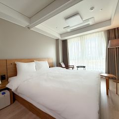 Marina Sokcho (Luxury Bedding) Unit Image