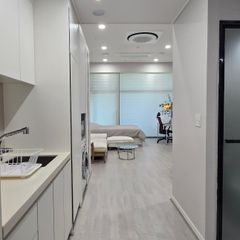 Newly built / Free parking / 2nd floor Unit Image