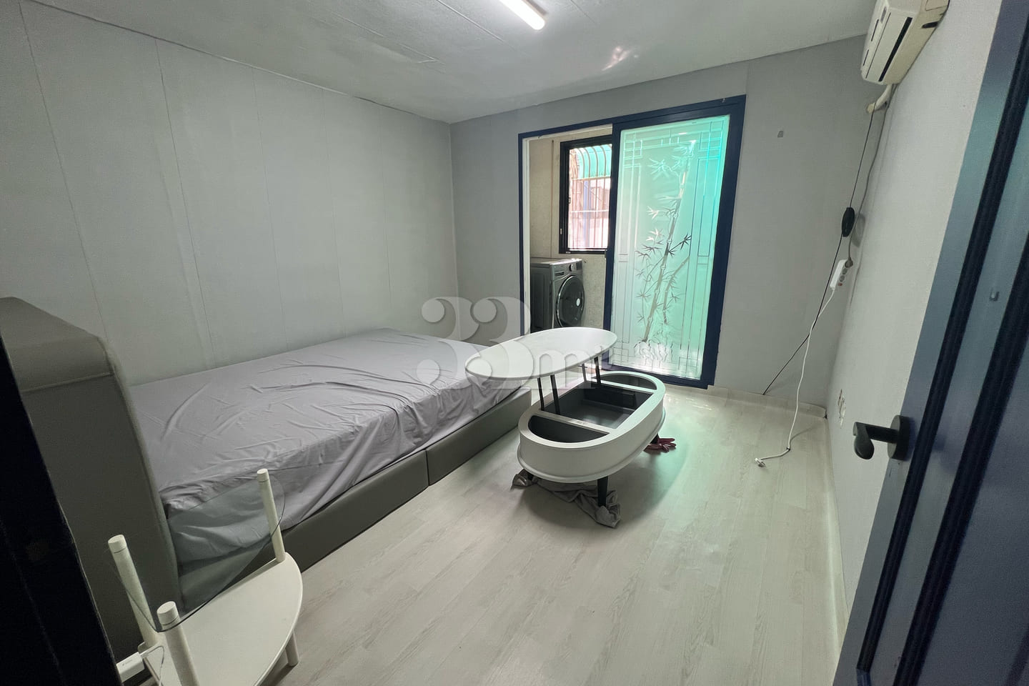 Sunny two-bedroom apartment near the subway s 4th image