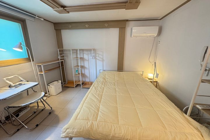 🔥Hongdae Sangsu, right next to the subway st 2th image
