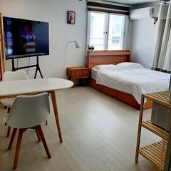 6 Atmospheric Accommodations in Downtown Jung Unit Image