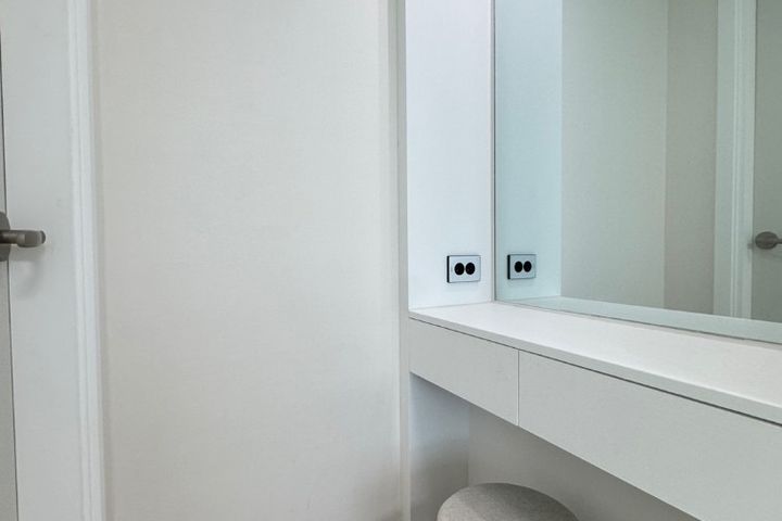 Newly remodeled, fully furnished, 3 rooms 11th image