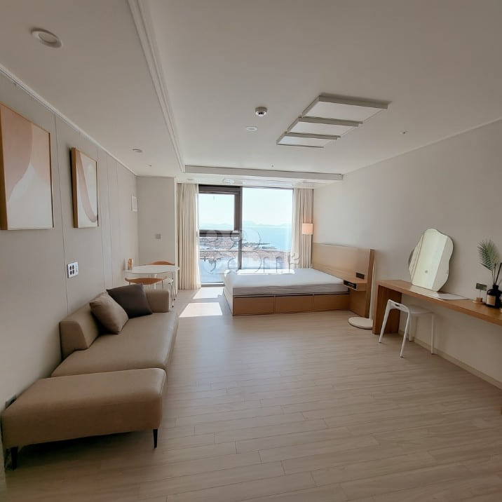 Luxury Yacht Ocean View 1th image