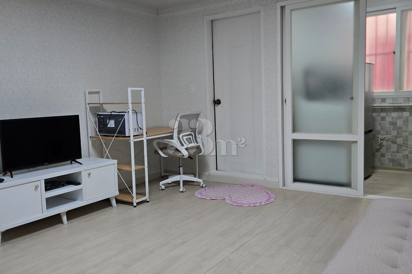 Separated studio apartment 6th image