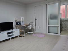 Separated studio apartment 6th image