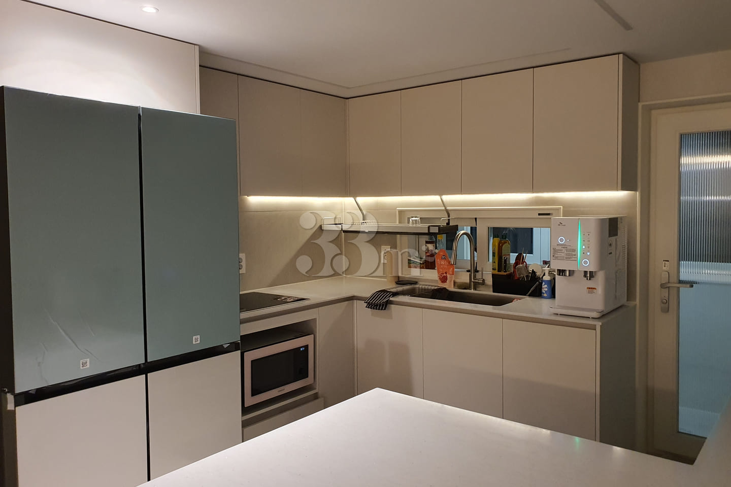 Top-of-the-line remodeled 3-room apartment in 10th image