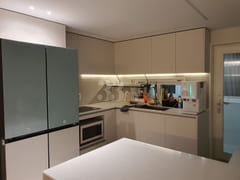 Top-of-the-line remodeled 3-room apartment in 10th image