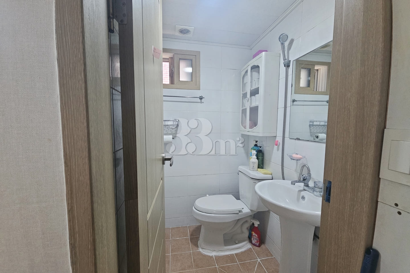 Clean and affordable studio apartment. 7th image