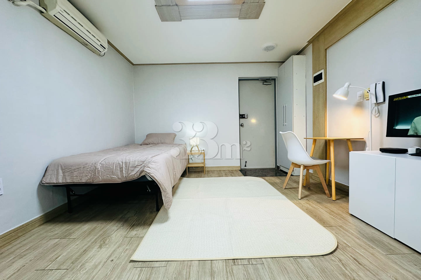 Fully furnished studio apartment near the cen 2th image