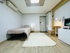 Fully furnished studio apartment near the cen 2th image