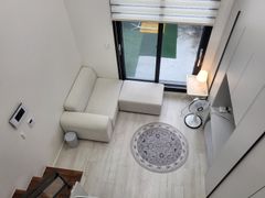 Duplex-style room with a terrace 1th image