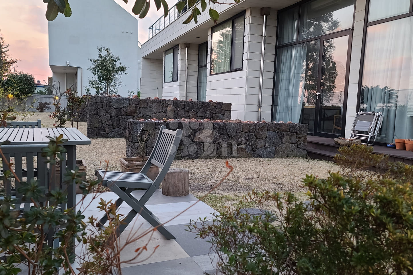 Wimi/Courtyard View Duplex Studio #2 9th image