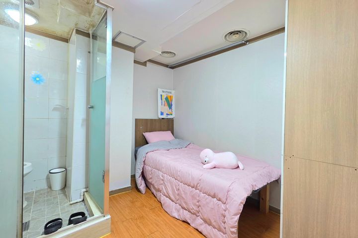 Small and Cozy Room 520 4th image