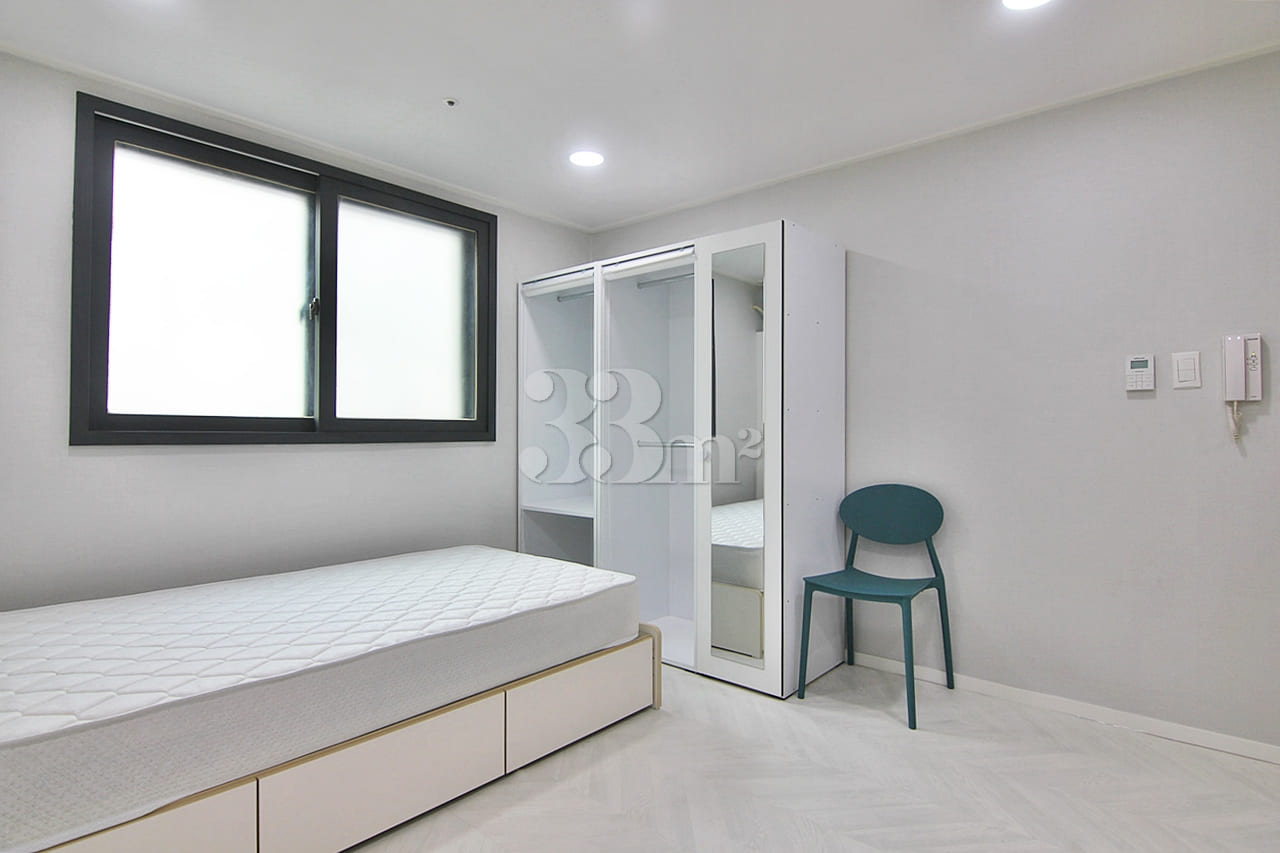 42 Studio Apartment on a Main Road in Hongdae 3th image