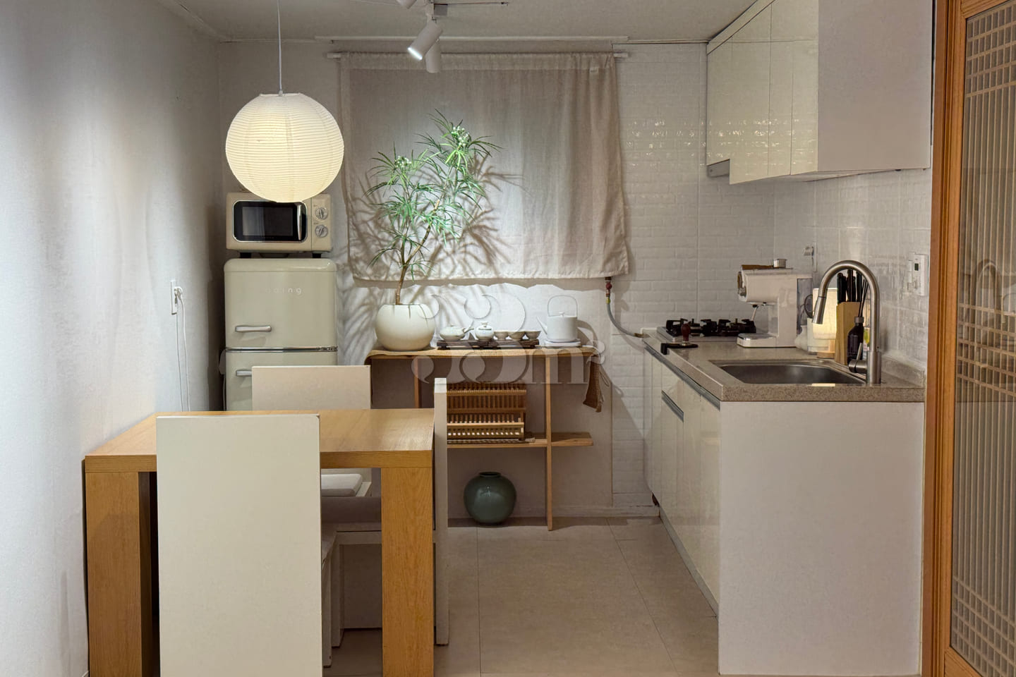 Sangdo Station Two-Room Apartment with Parkin 2th image