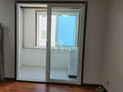 Spacious Studio Apartment in Sinchang-dong (U 10th image