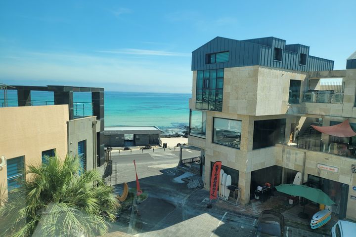Fully furnished ocean view apartment in front 5th image