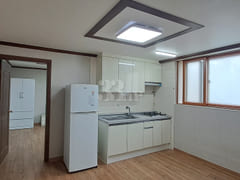 1.5-room unit with a spacious room and living 0th image