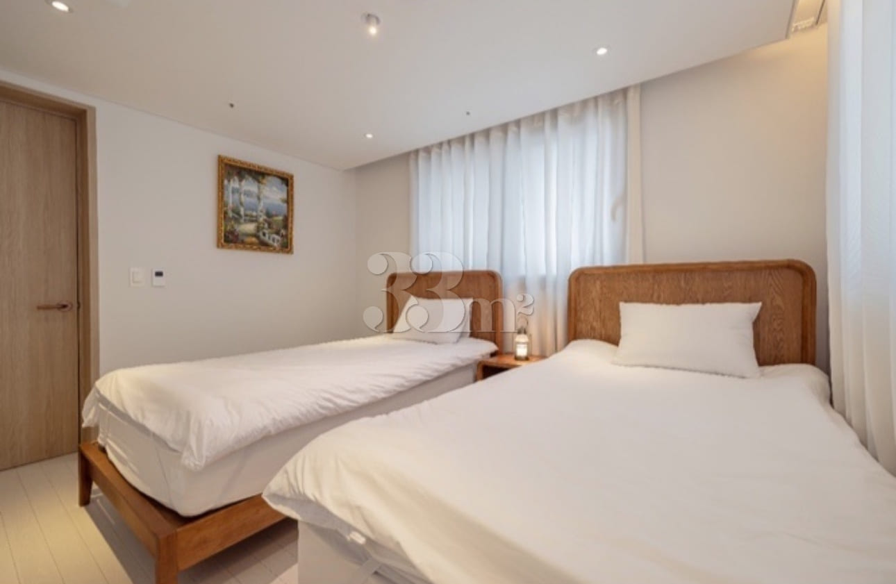 2nd floor, 4 people, 4 beds, 2 bathrooms 1th image
