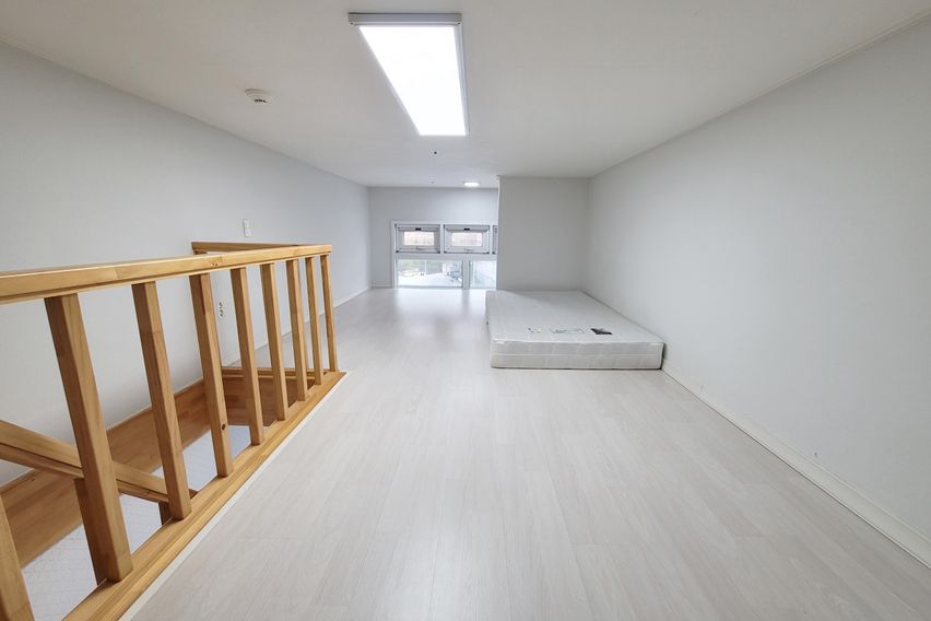 풀옵션복층 베란다 주차 4번째 이미지