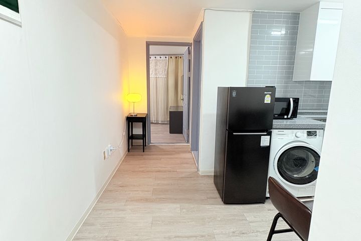 2nd floor! 2 rooms, clean!! Mapo Station 4th image