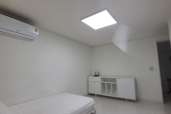 2 bedrooms, fully renovated, right next to th 2th image