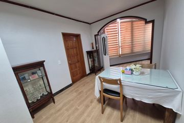 Fully furnished, west-facing, 4-bedroom unit 