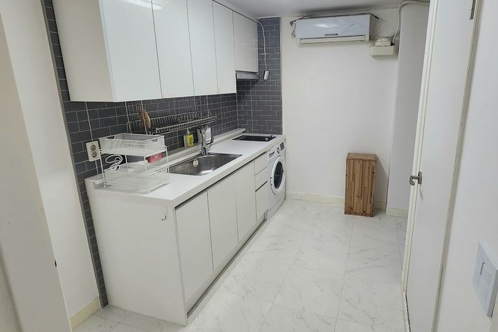 Cozy two-room apartment near Sinseol-dong Sta 11th image