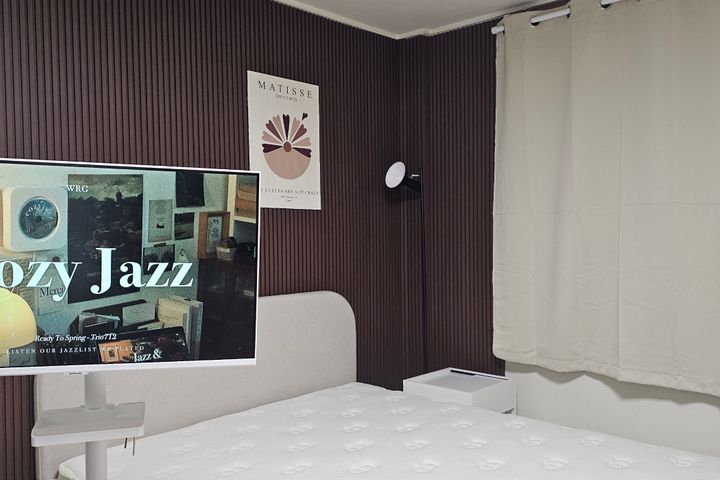 Guwol-gil Hospital Walnut Two-Room 3th image