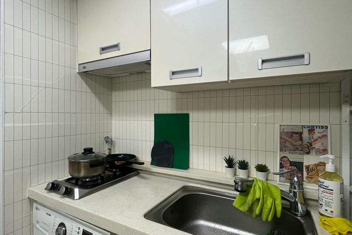 Clean and safe for female students 1th image
