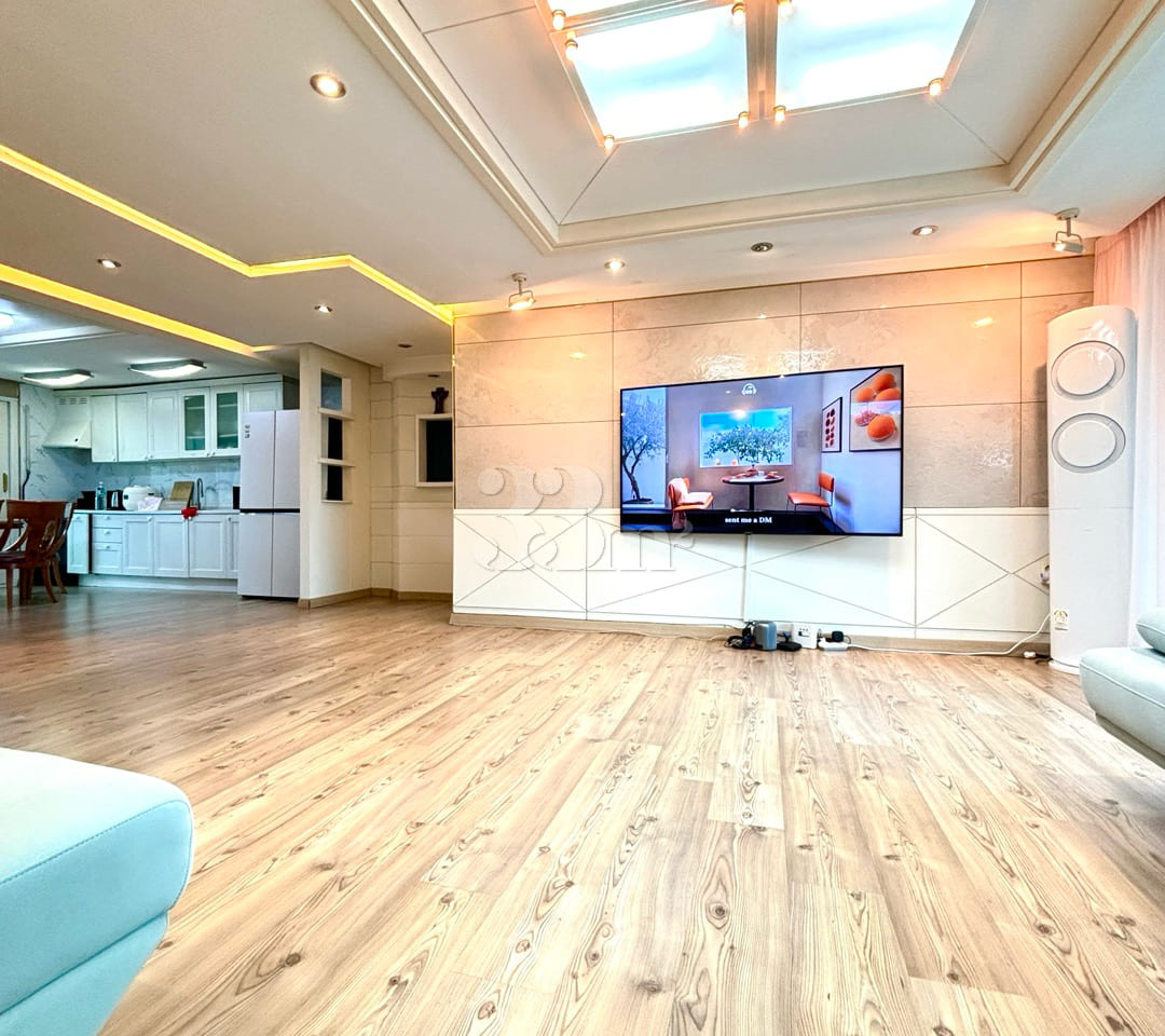 Large-sized unit with an ocean view on Dalmaj 9th image