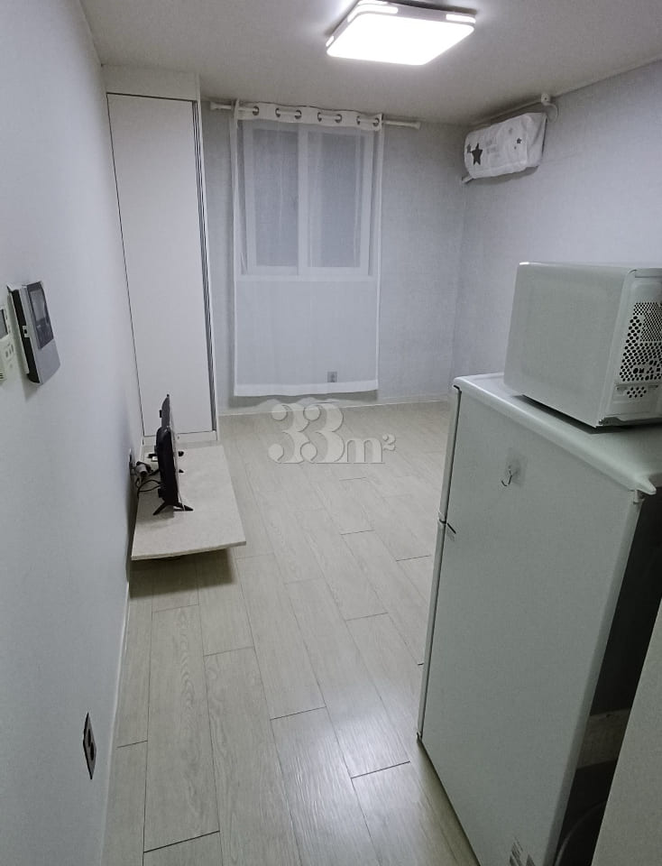 Clean studio apartment✨ 5th image