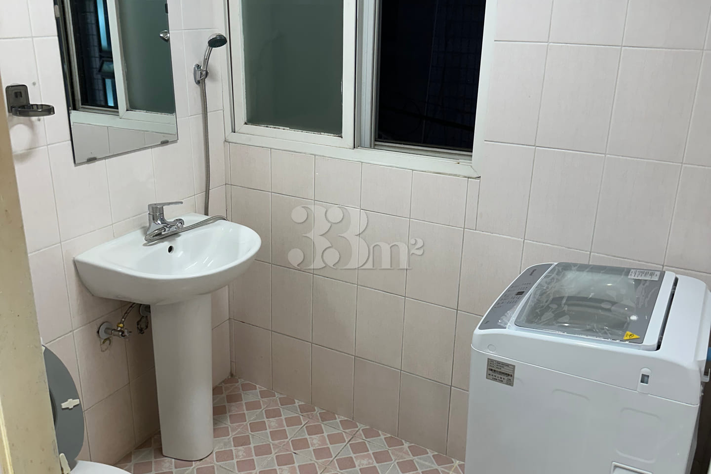 Fully furnished studio apartment in a double- 3th image