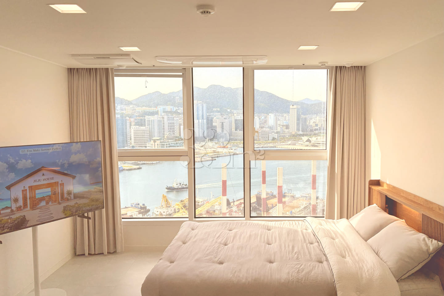 Yeongdo ☕️ Ocean View 🔆 Busan Station 0th image