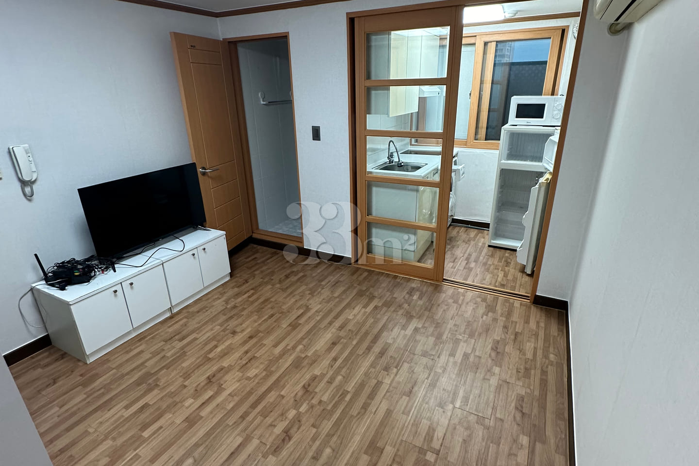 Clean, fully furnished apartment in front of  2th image