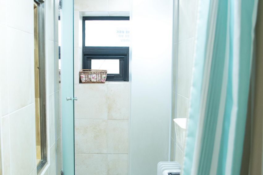 아늑한 공용욕실 방